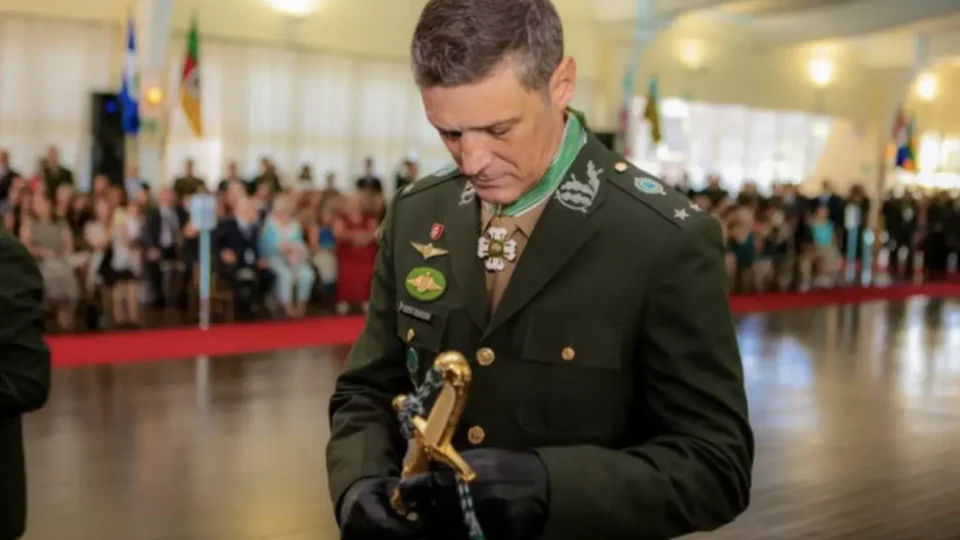 Exército promove general alvo de críticas por atuação contra garimpo