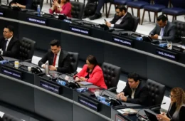 El Salvador retira limite de mandato presidencial, favorecendo Bukele