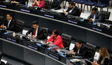 El Salvador retira limite de mandato presidencial, favorecendo Bukele