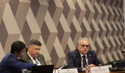 Relator da CPMI do INSS diz que não vai visitar Bolsonaro para manter isenção