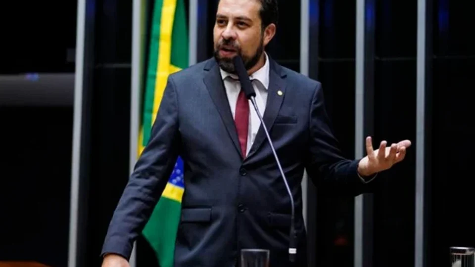 Boulos convoca representante dos EUA para explicar conversas com Tarcísio sobre tarifaço