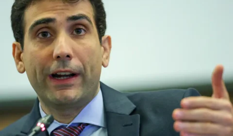 Galípolo sinaliza que taxa Selic deve permanecer em patamar alto por ‘longo período’