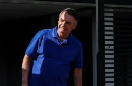 Moraes dá 24 horas para Bolsonaro explicar arma apreendida com agente do GSI