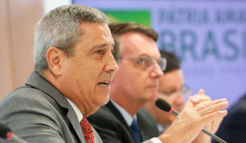 PF aponta violação de medidas cautelares por Braga Netto em mensagem a Bolsonaro