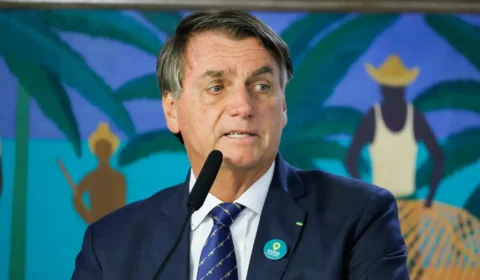 Defesa afirma que Bolsonaro rejeitou ideia de asilo político