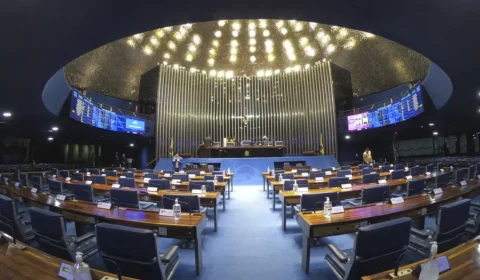 Partidos com ministérios deram quase 60% dos votos em aprovação de urgência para anistia