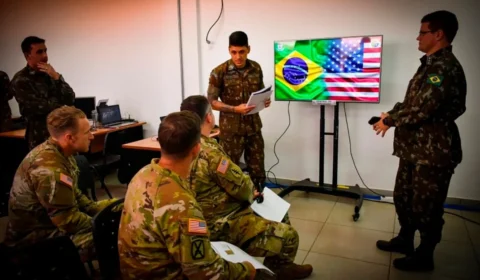 Mesmo após crise, militares brasileiros mantêm alinhamento estratégico com os EUA