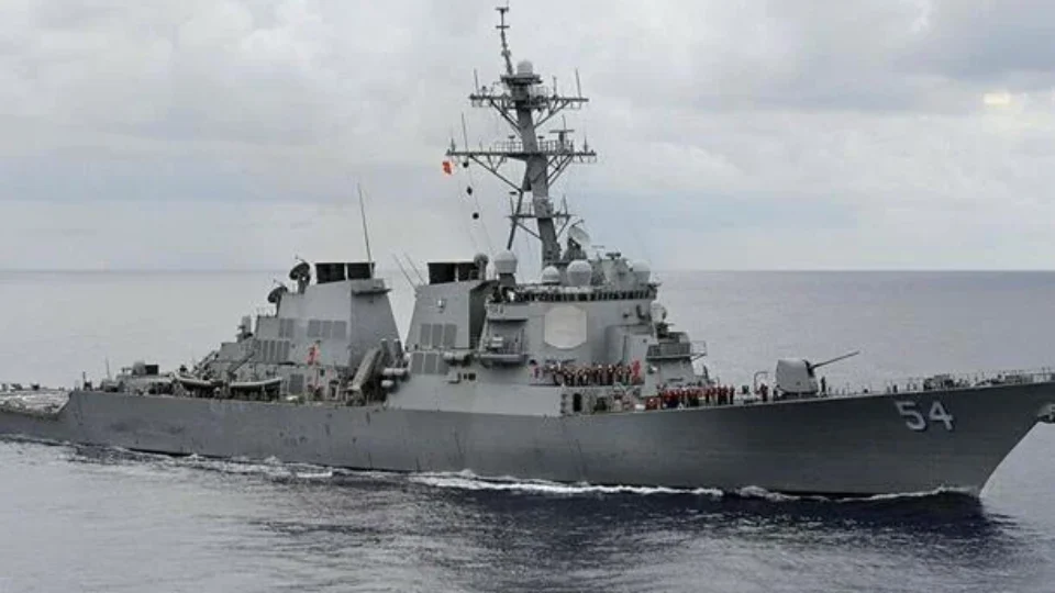 EUA enviam navios de guerra para costa da Venezuela em operação contra cartéis de drogas