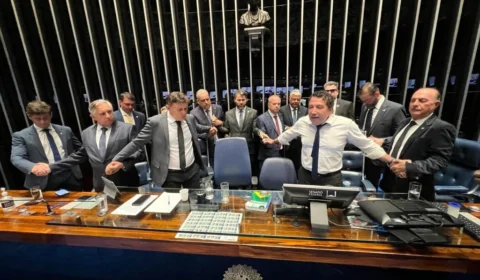 Oposição libera plenário do Senado após 47 horas de ocupação