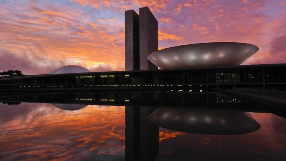 PT recua, e aumento do número de deputados perde força no Senado