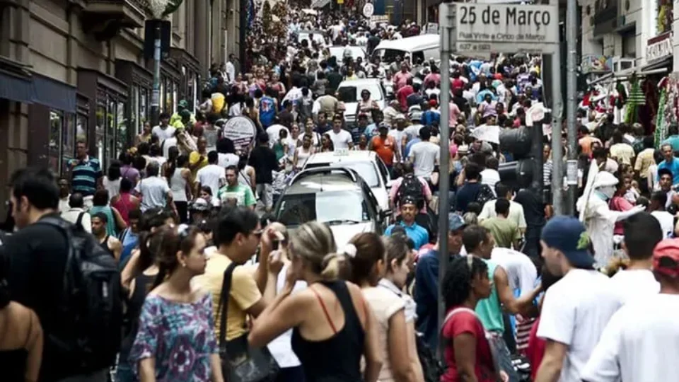 População do Brasil chega a 213,4 milhões em 2025, diz IBGE