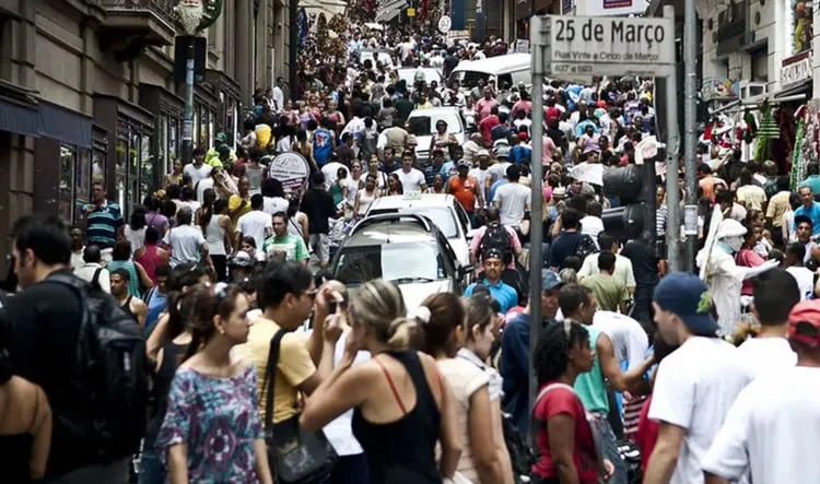 crescimento populaçao Brasil Rua 25 de Março em São Paulo, SP