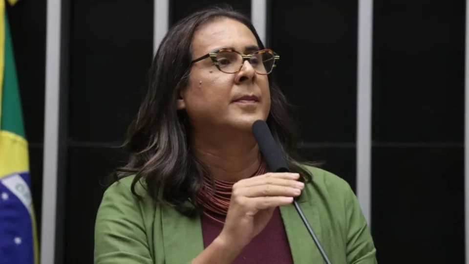 Deputada pede que PGR investigue se fake news de Nikolas favoreceu PCC