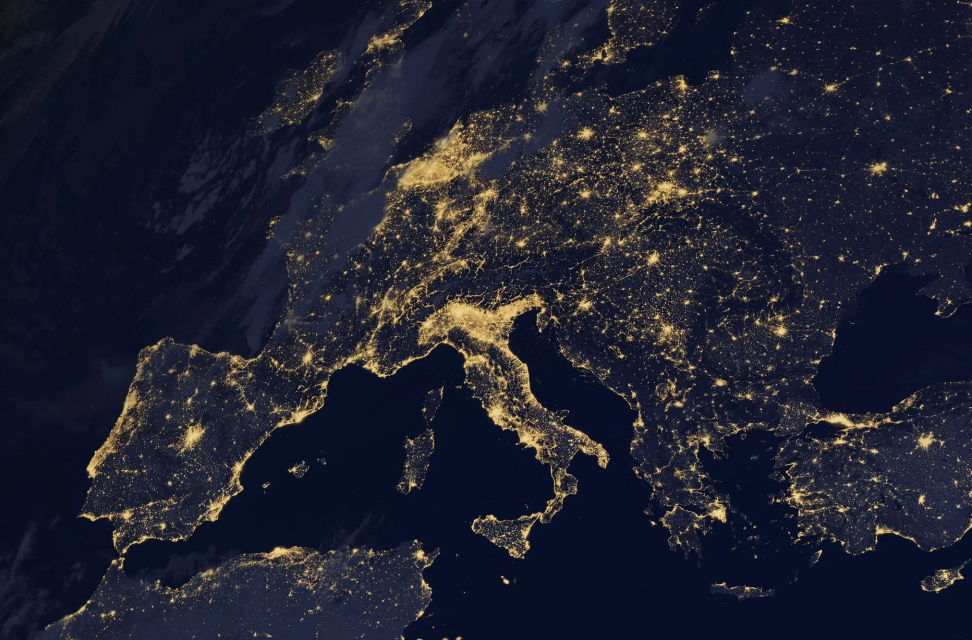 Continente Europa Imagem de satélite exibindo o continente europeu durante a noite