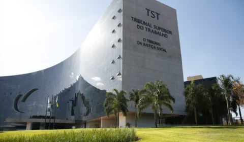 Ministros do TST têm carro de luxo e auxílios que chegam a R$ 176 mil por mês
