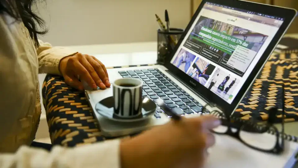 Proporção de quem estava em home office recua em 2024 e chega a 7,9%