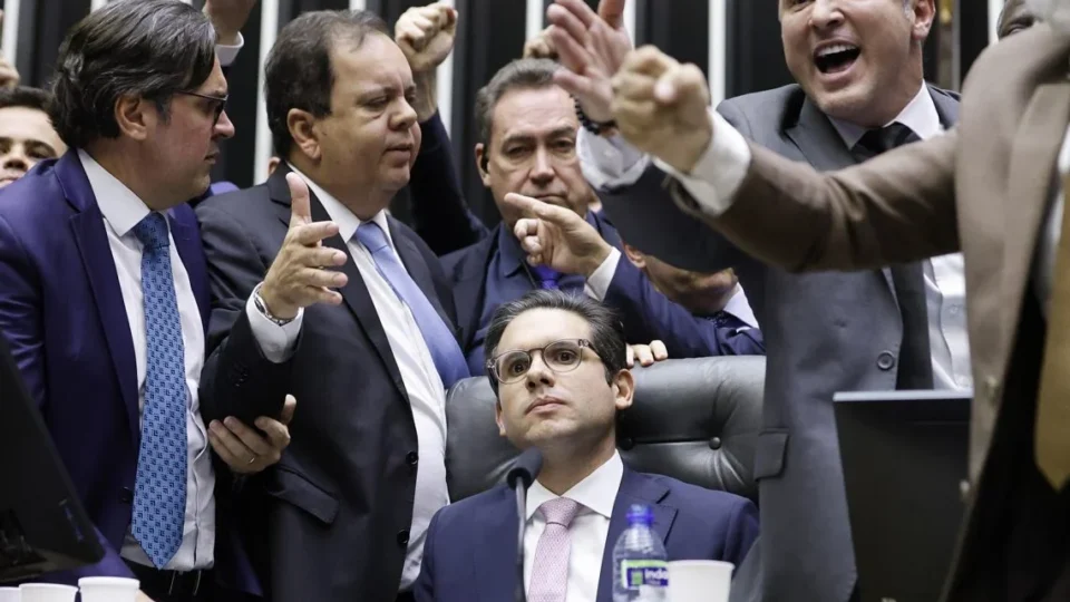 Pela PEC, parlamentares vão poder matar, roubar e estuprar sem que sejam presos ou processados