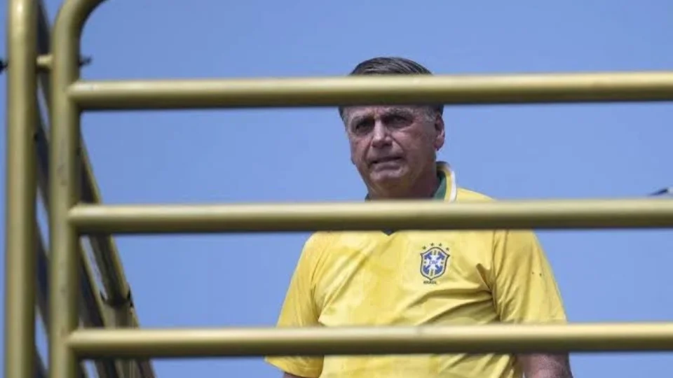 Ligações, fotos e posts em redes: as 30 horas que antecederam a prisão de Bolsonaro