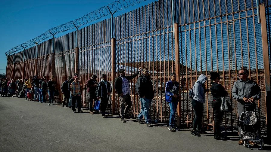 Imigracao EUA Fila de imigrantes nos EUA