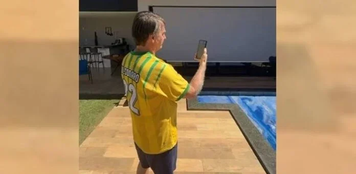 Bastidores: Bolsonaro recebeu ordem de prisão ao entrar em casa e entregou o celular
