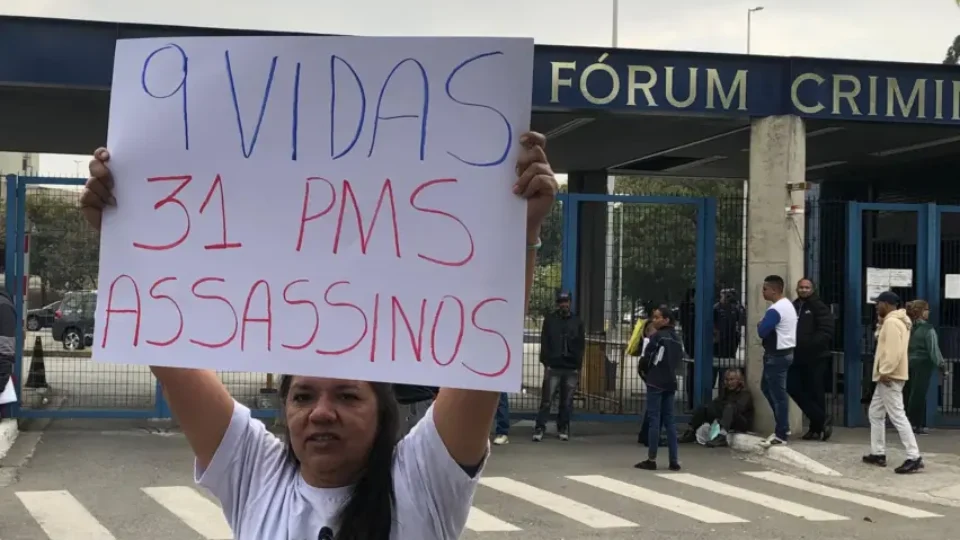 Massacre de Paraisópolis: familiares protestam após cancelamento de audiência