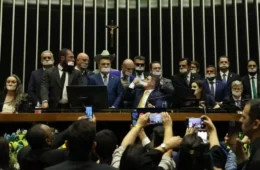 Impasse sobre fim do foro expõe racha no Centrão e enterra anistia