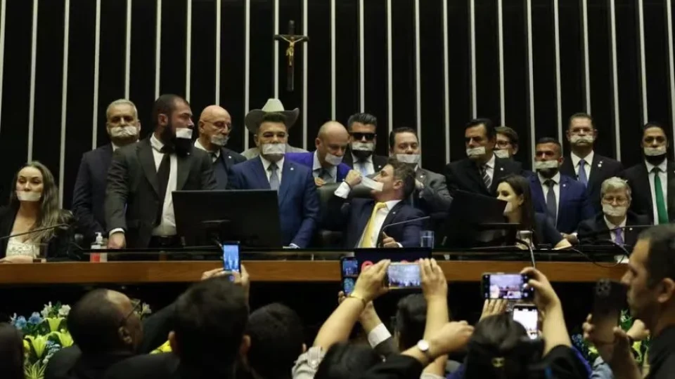 Pacote da impunidade: Investigações contra parlamentares só com autorização deles próprios