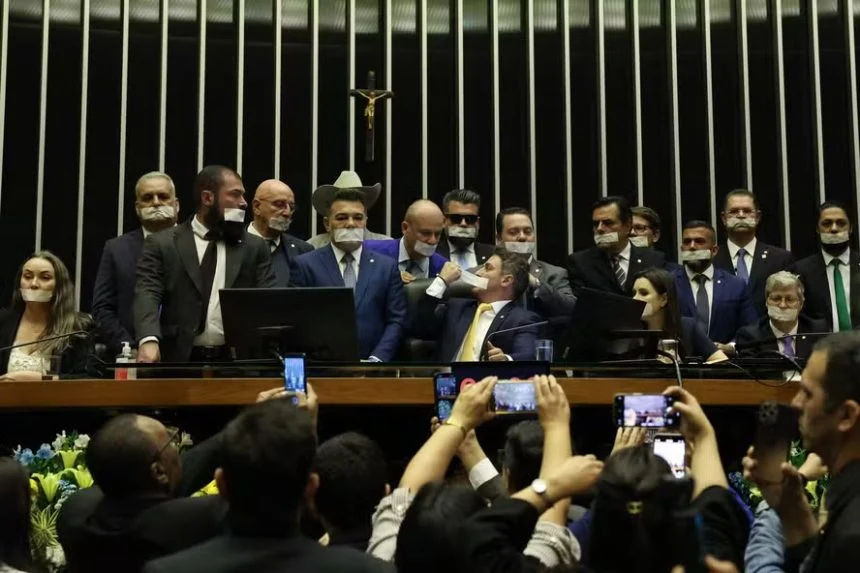Conselho de Ética vota para suspender Van Hattem e mais 2 deputados por motim contra Motta