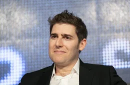 Quem é Eduardo Saverin, bilionário brasileiro que virou novo sócio do Liverpool