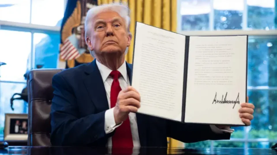 Tarifaço de Trump: Agricultores dos EUA enfrentam colapso econômico