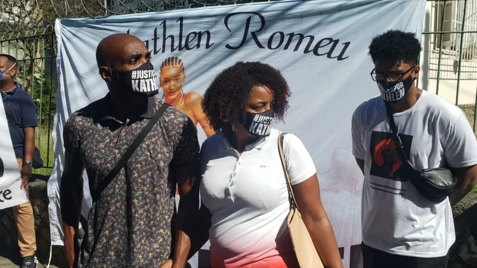 ‘Mais um tiro de fuzil’, diz mãe de Kathlen Romeu sobre absolvição de PMs no RJ