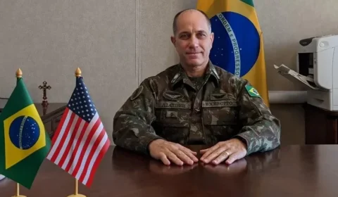 General que foi subordinado dos EUA chega ao topo do Exército brasileiro