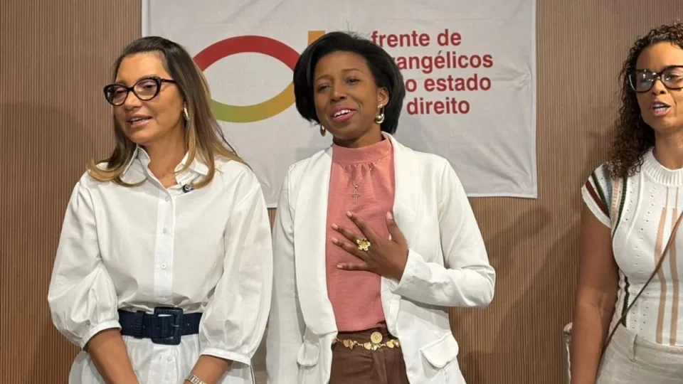 Janja trata de pautas sociais com mulheres evangélicas no DF; Malafaia critica