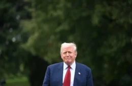 Trump trocou de avião e saiu escondido da cúpula da Otan por ameaças iranianas, diz jornal