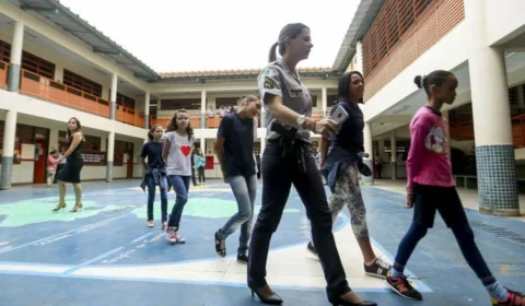 TCE suspende programa de Zema de expansão de escolas cívico-militares em MG