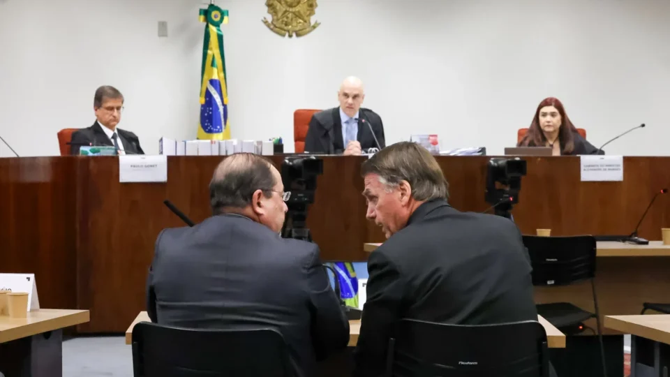 Ação penal contra Bolsonaro e mais 7 por tentativa de golpe de Estado entra na reta final