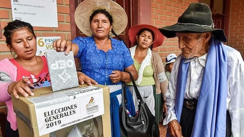 Em contexto político tenso, Bolívia elege presidente, vice e congressistas neste domingo