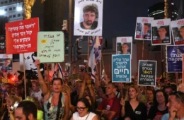 Em protesto gigante contra Netanyahu, familiares de reféns israelenses pedem cessar-fogo em Gaza