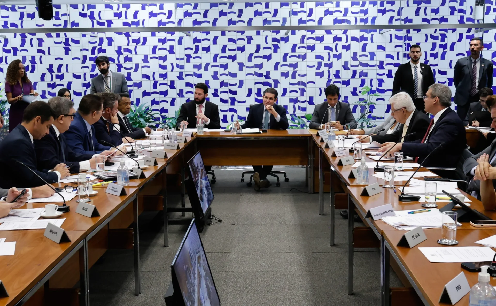 Câmara aprova urgência do PL 2628 e acelera votação sobre proteção de crianças na iInternet
