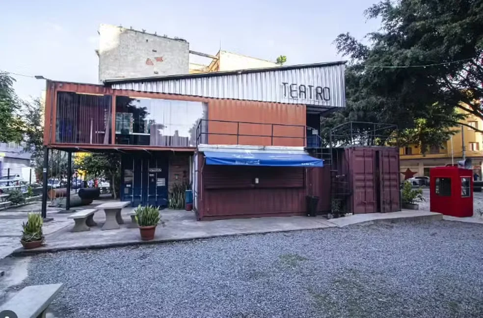 GCM lança gás contra membros do Teatro do Contêiner, alvo de tentativa de despejo pela prefeitura
