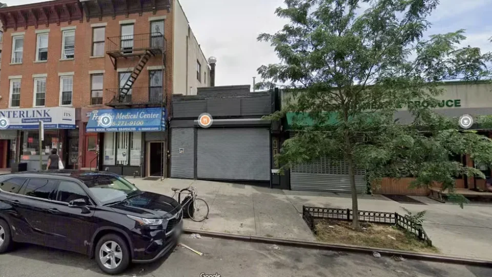 Atiradores deixam 3 mortos e 8 feridos em restaurante em Nova York