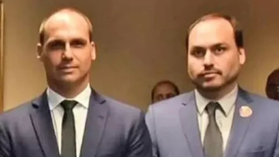 Eduardo Bolsonaro sai em defesa do irmão por candidatura ao senado e ataca Deltan