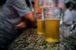 Redução de 20% no consumo de álcool pode evitar uma morte por hora no Brasil, diz estudo