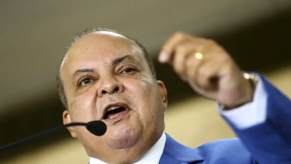 Governador do DF manda carta a Trump com crítica a Lula e defesa de diálogo