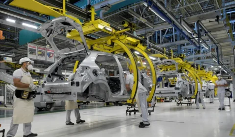 Produção industrial varia -0,4% em setembro e mostra perda de ritmo