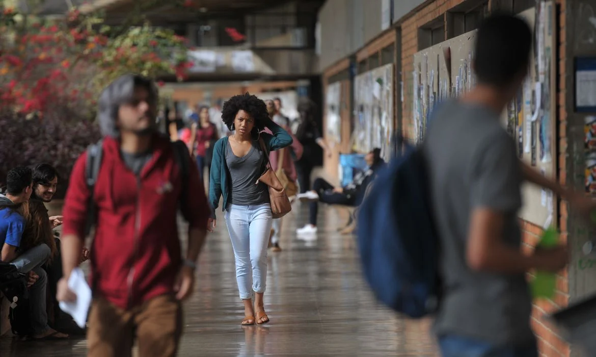 Em 2023, a UFSC registrou um aumento de 160% no número de graduandos pretos e pardos, chegando a 442 formados neste grupo. Imagem: divulgação 