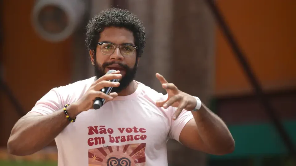 Meta derruba contas do Instagram e Facebook de Jones Manoel, que vê motivação política