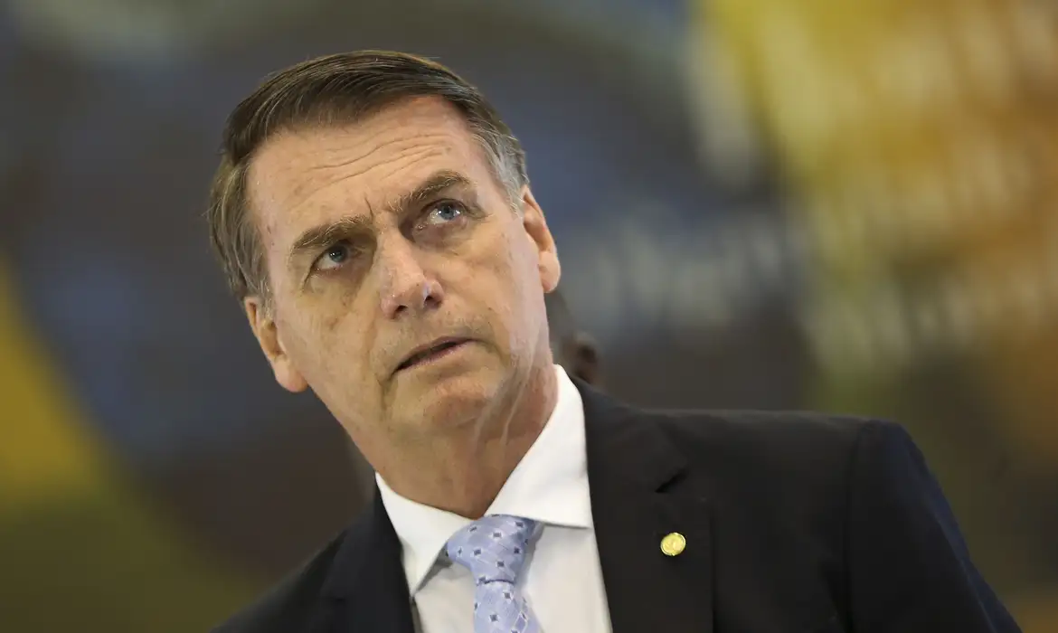 Moraes manda polícia monitorar Bolsonaro em tempo integral para evitar fuga