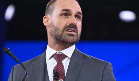 Decisão sobre parecer que favorece Eduardo Bolsonaro está nas mãos do Centrão