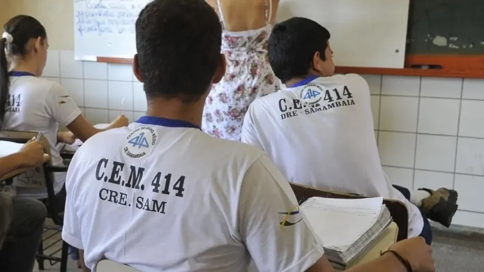 Estudantes do ensino integral têm notas maiores no Enem, diz estudo